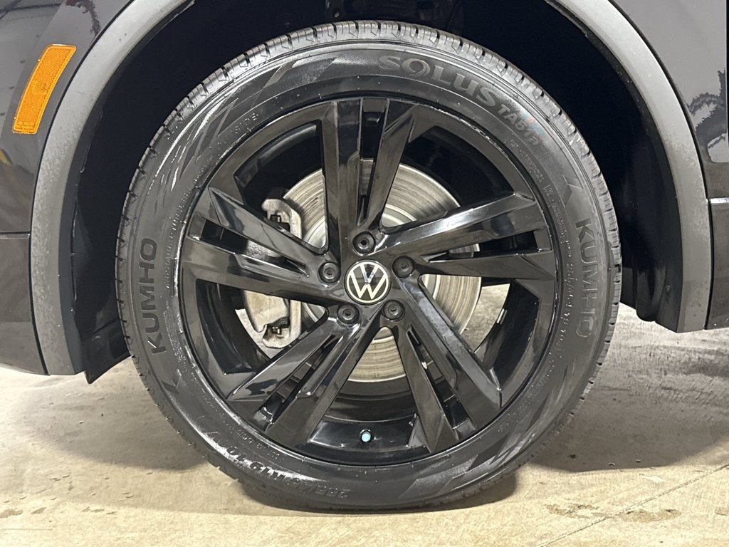 Used 2023 Volkswagen Tiguan SE R-Line FWD image 28