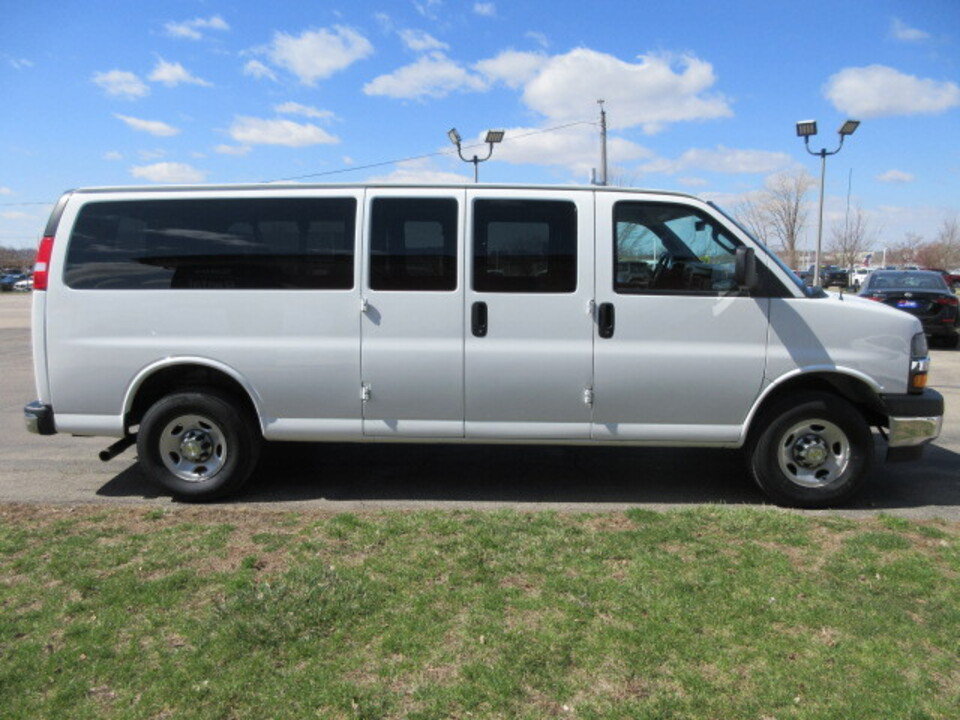 Used 2024 Chevrolet Express 3500 LT w/ LT Preferred Equipment Group RWD image 6