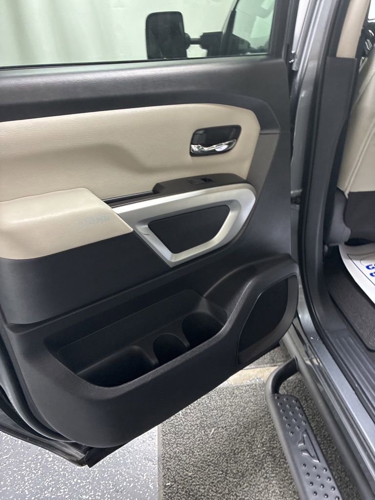 Used 2024 Nissan Titan SV w/ SV Convenience Package image 24