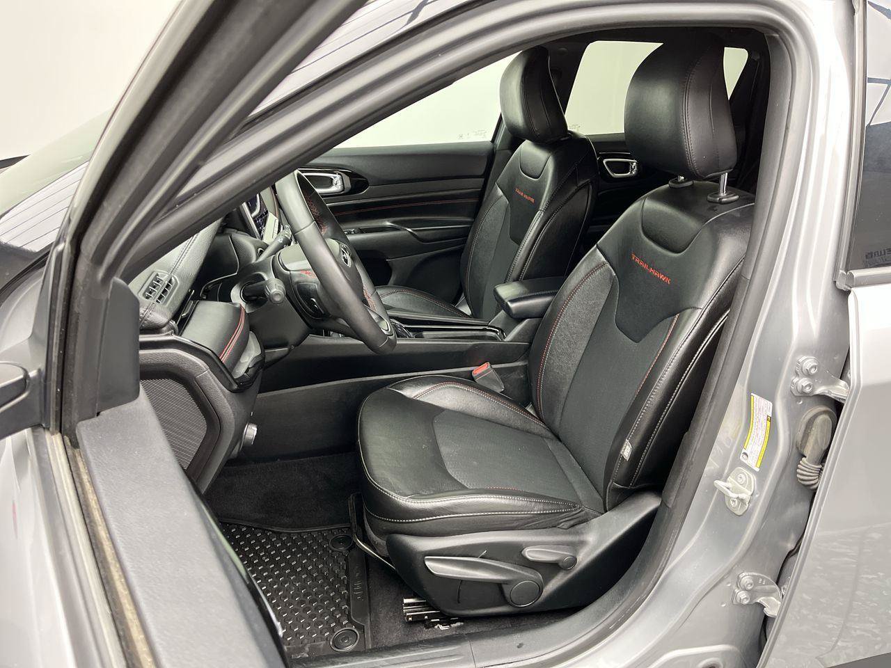 Used 2023 Jeep Compass Trailhawk AWD/4WD image 8