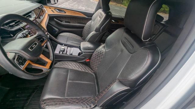 Used 2023 Jeep Grand Cherokee Summit AWD/4WD image 16