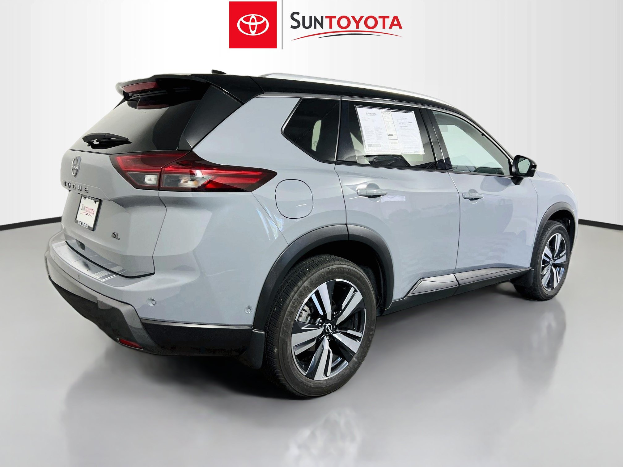 Used 2025 Nissan Rogue SL w/ SL Premium Package FWD image 4