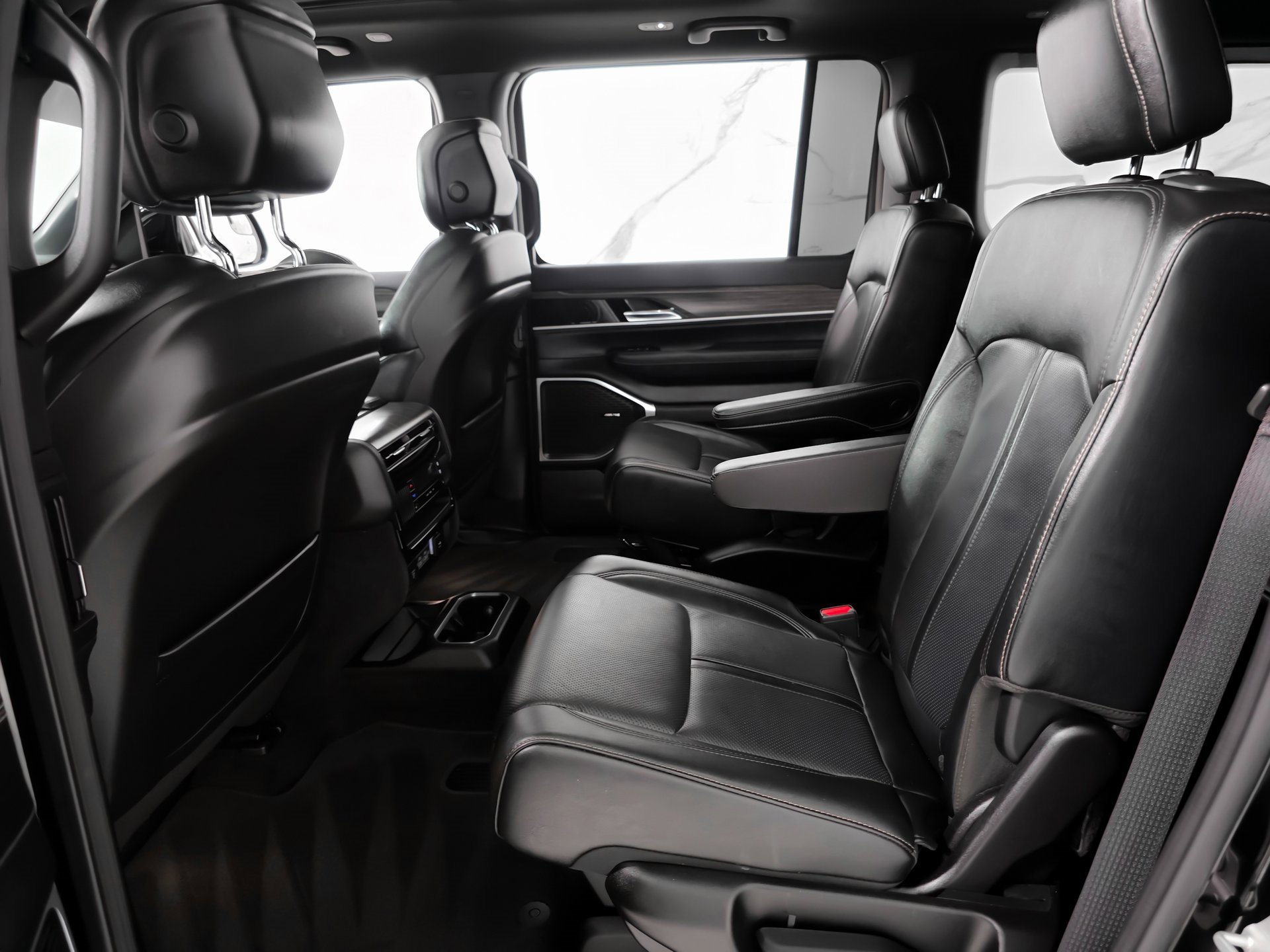 Used 2023 Jeep Wagoneer Series II w/ Premium Group I image 13