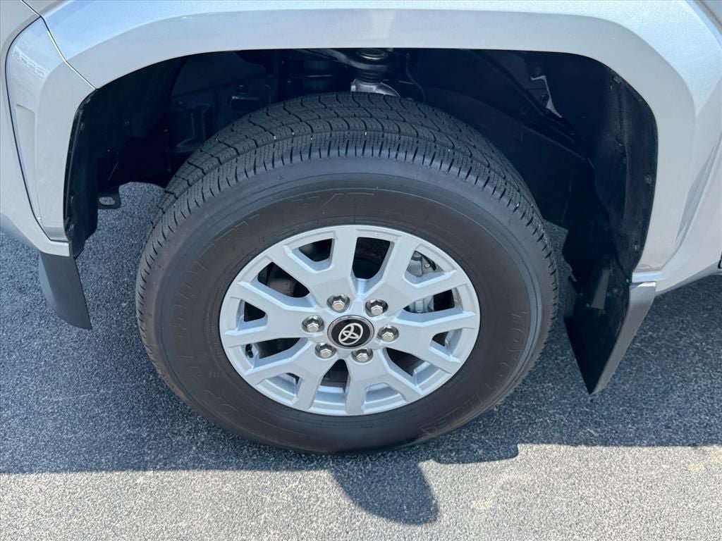 Used 2025 Toyota Tacoma SR5 AWD/4WD image 14