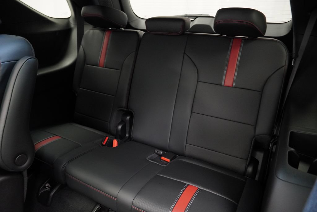 New 2027 Chevrolet Traverse RS w/ LPO, Floor Liner Package AWD/4WD image 12
