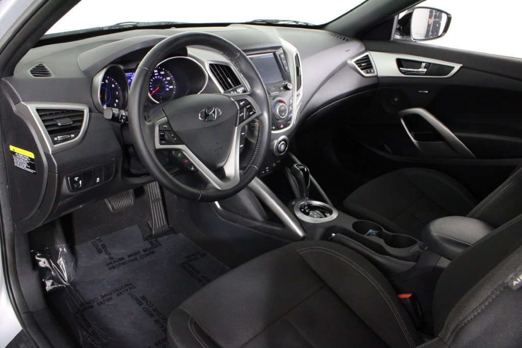 Used 2017 Hyundai Veloster Value Edition w/ Graphic Package (Lower Body) FWD image 17