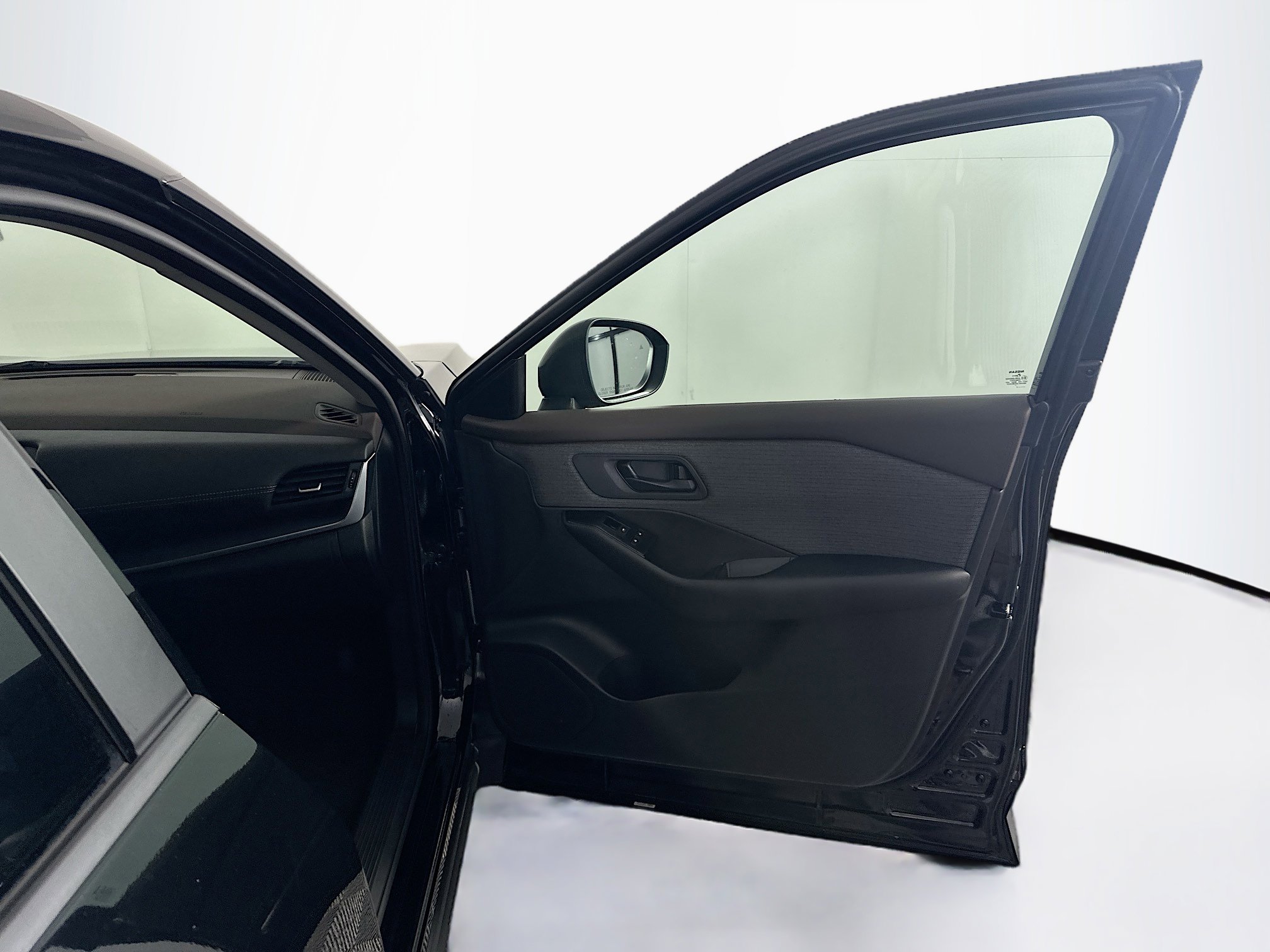 Used 2023 Nissan Rogue S image 32