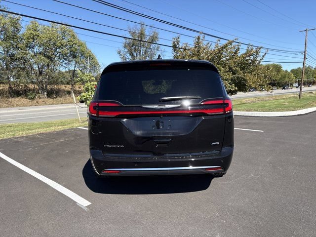 Used 2026 Chrysler Pacifica Select AWD/4WD image 6