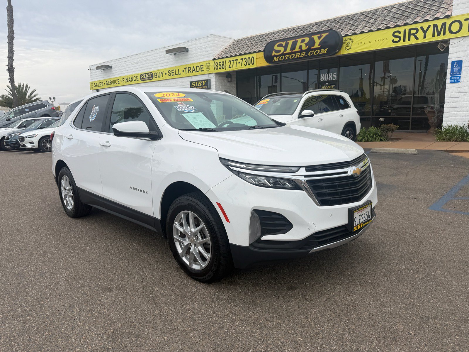 Used 2024 Chevrolet Equinox LT AWD/4WD image 1