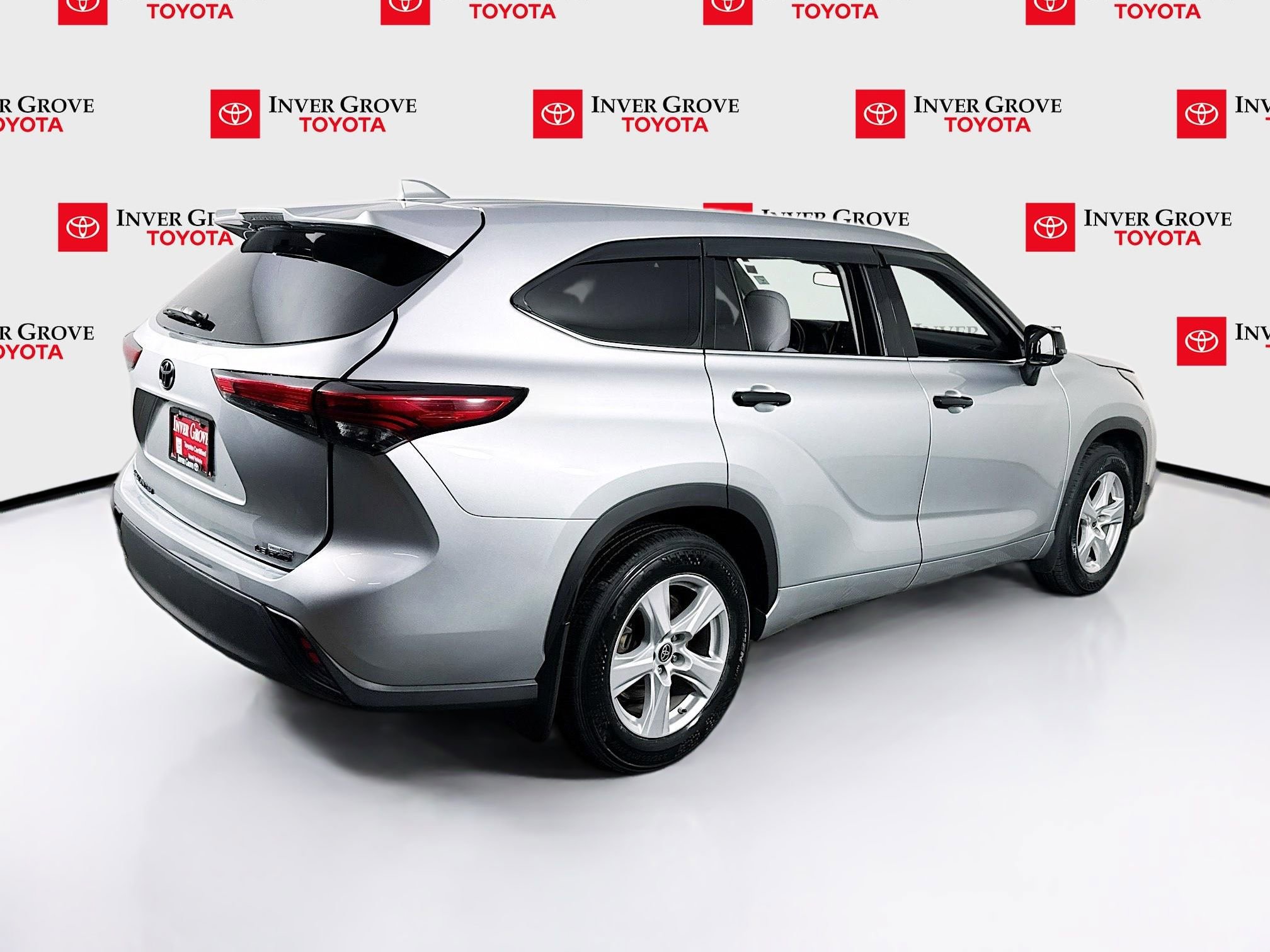 Used 2020 Toyota Highlander LE image 5