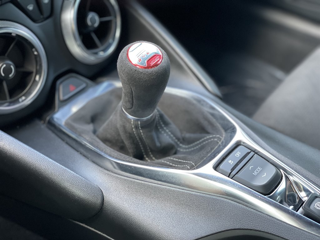 Used 2020 Chevrolet Camaro SS RWD image 3
