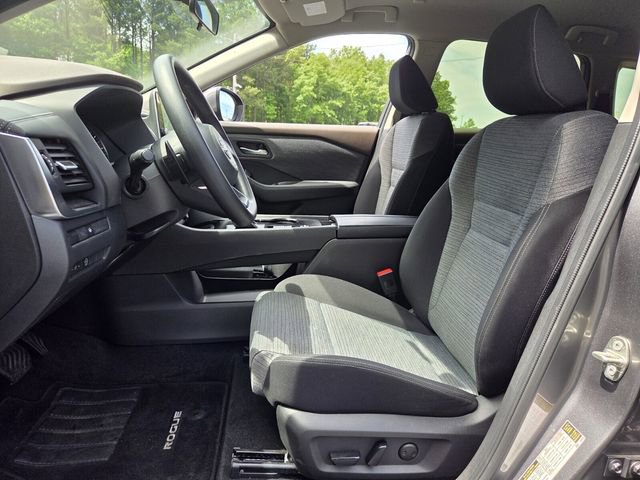 Used 2023 Nissan Rogue SV FWD image 9