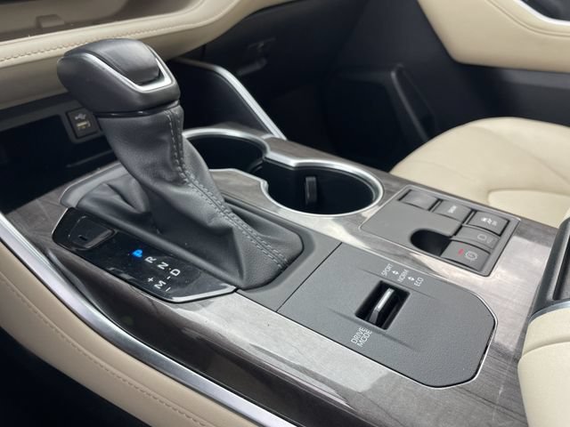 Used 2024 Toyota Highlander Platinum FWD image 19