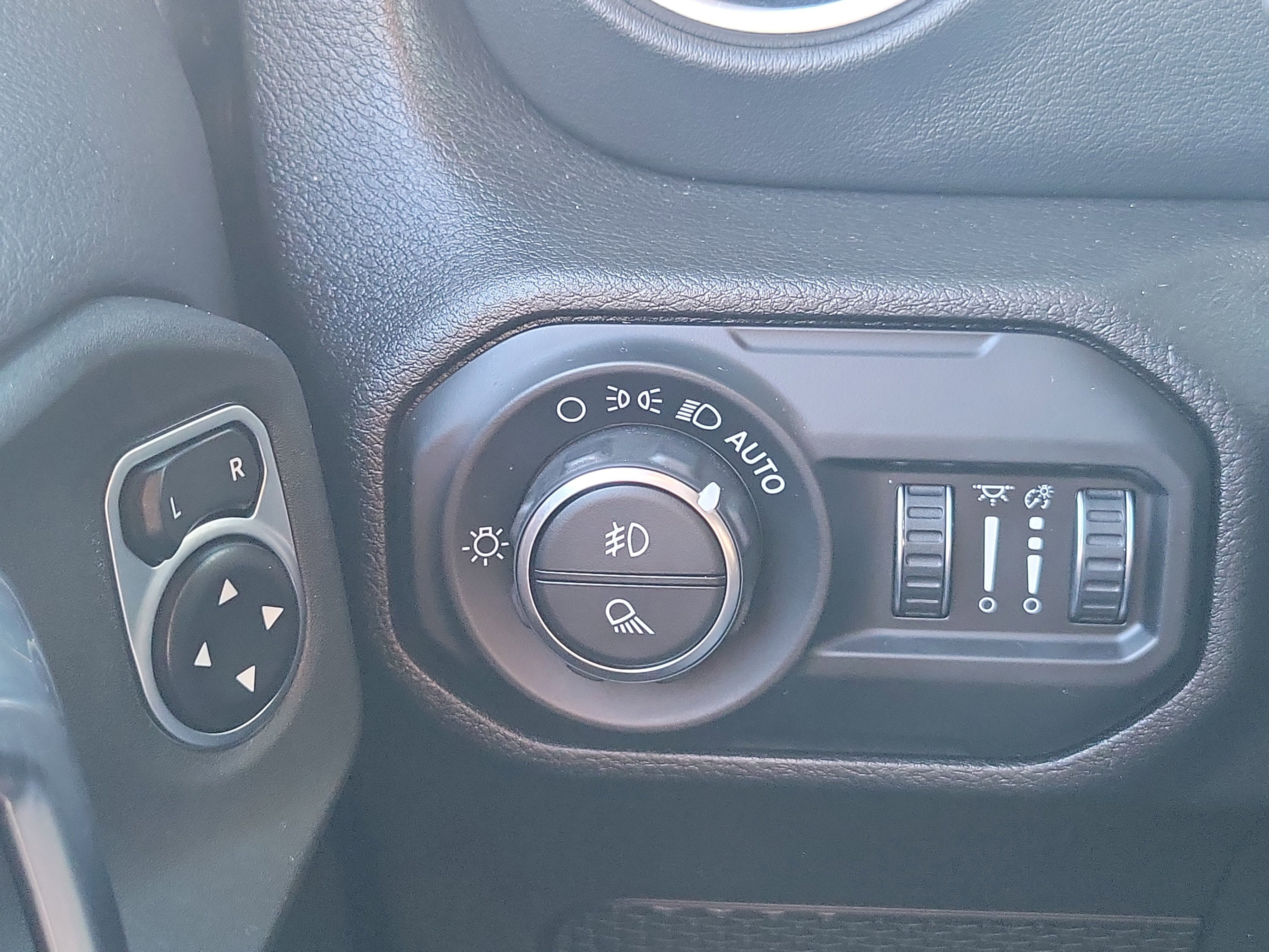 Used 2020 Jeep Gladiator Overland image 26