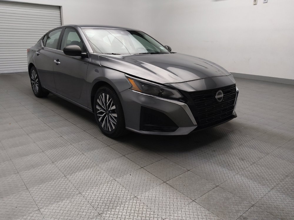 Used 2024 Nissan Altima 2.5 SV image 14