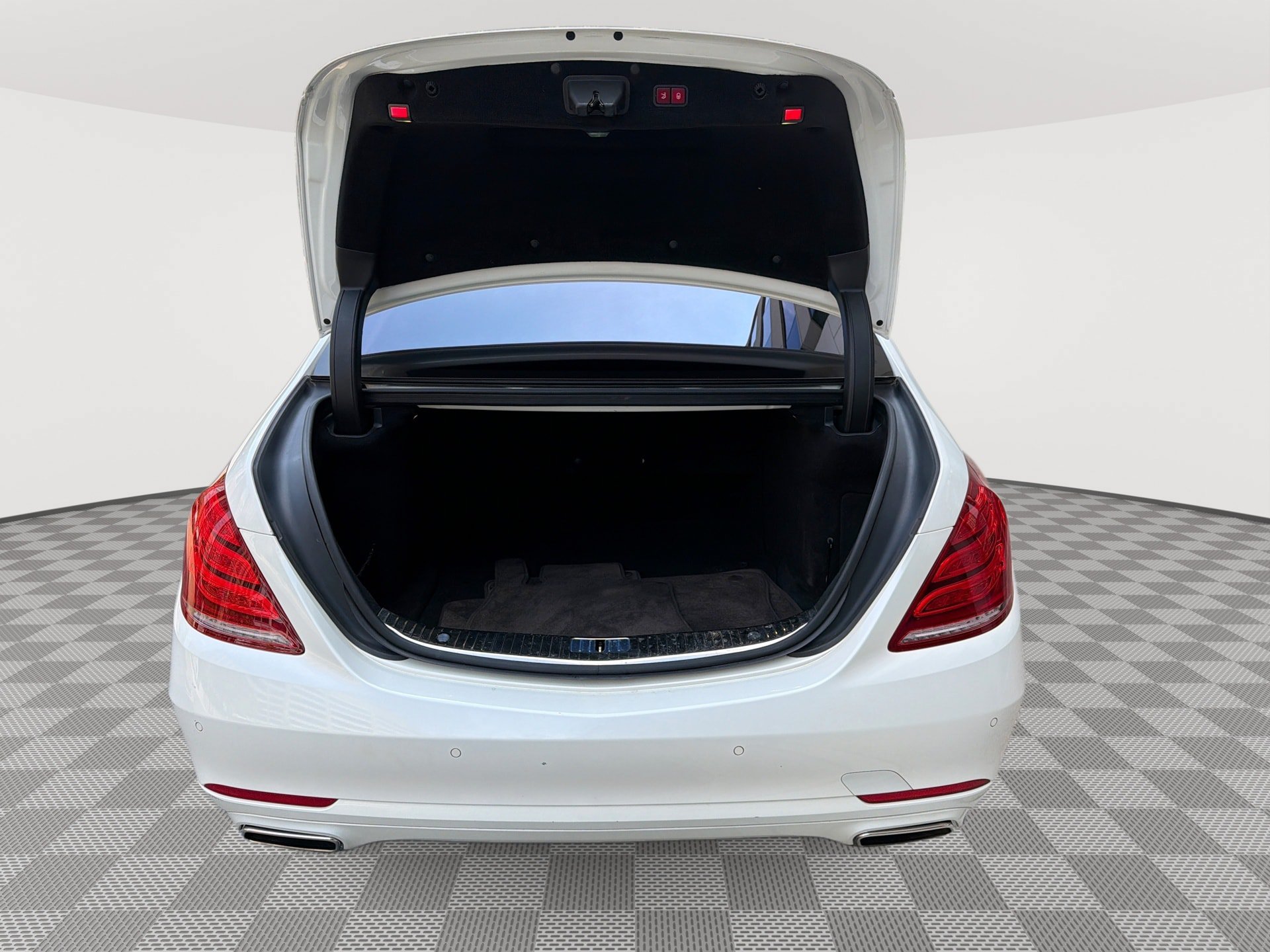 Used 2017 Mercedes-Benz S 550 4MATIC Sedan w/ Premium Package image 21