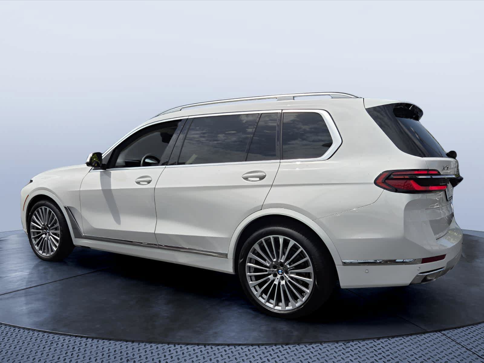 Used 2024 BMW X7 xDrive40i w/ Parking Assistance Package AWD/4WD image 4