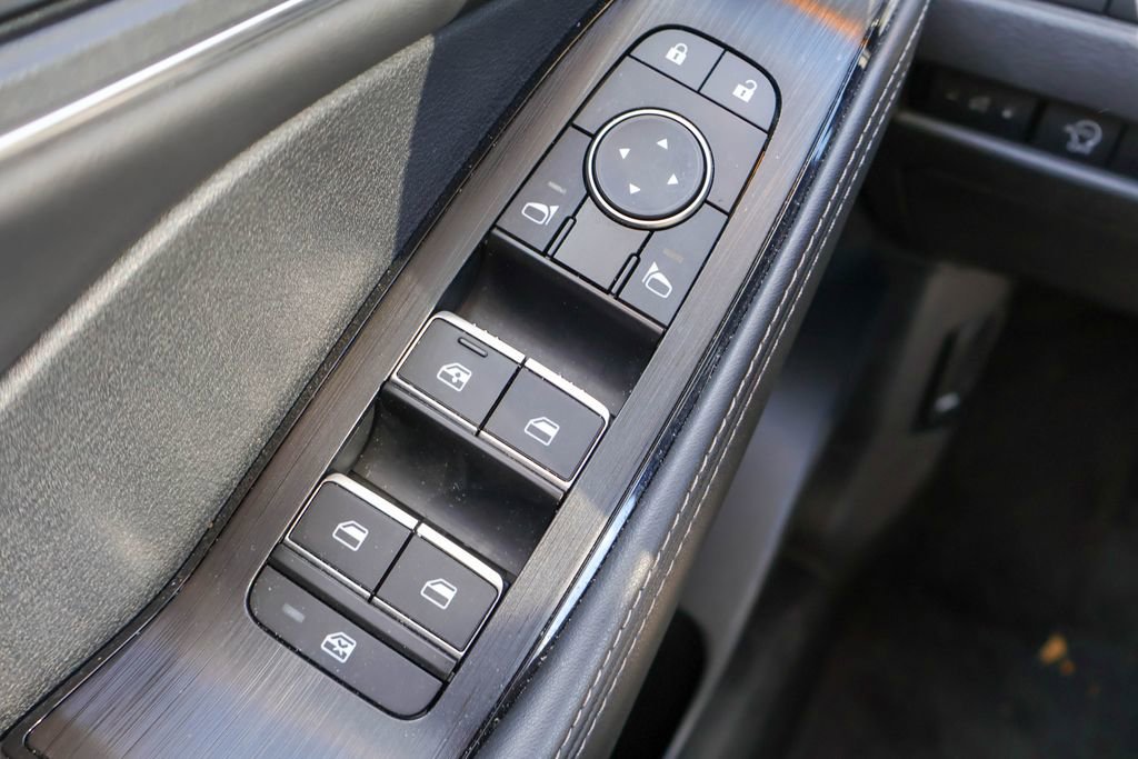 Used 2023 Nissan Rogue Platinum image 18