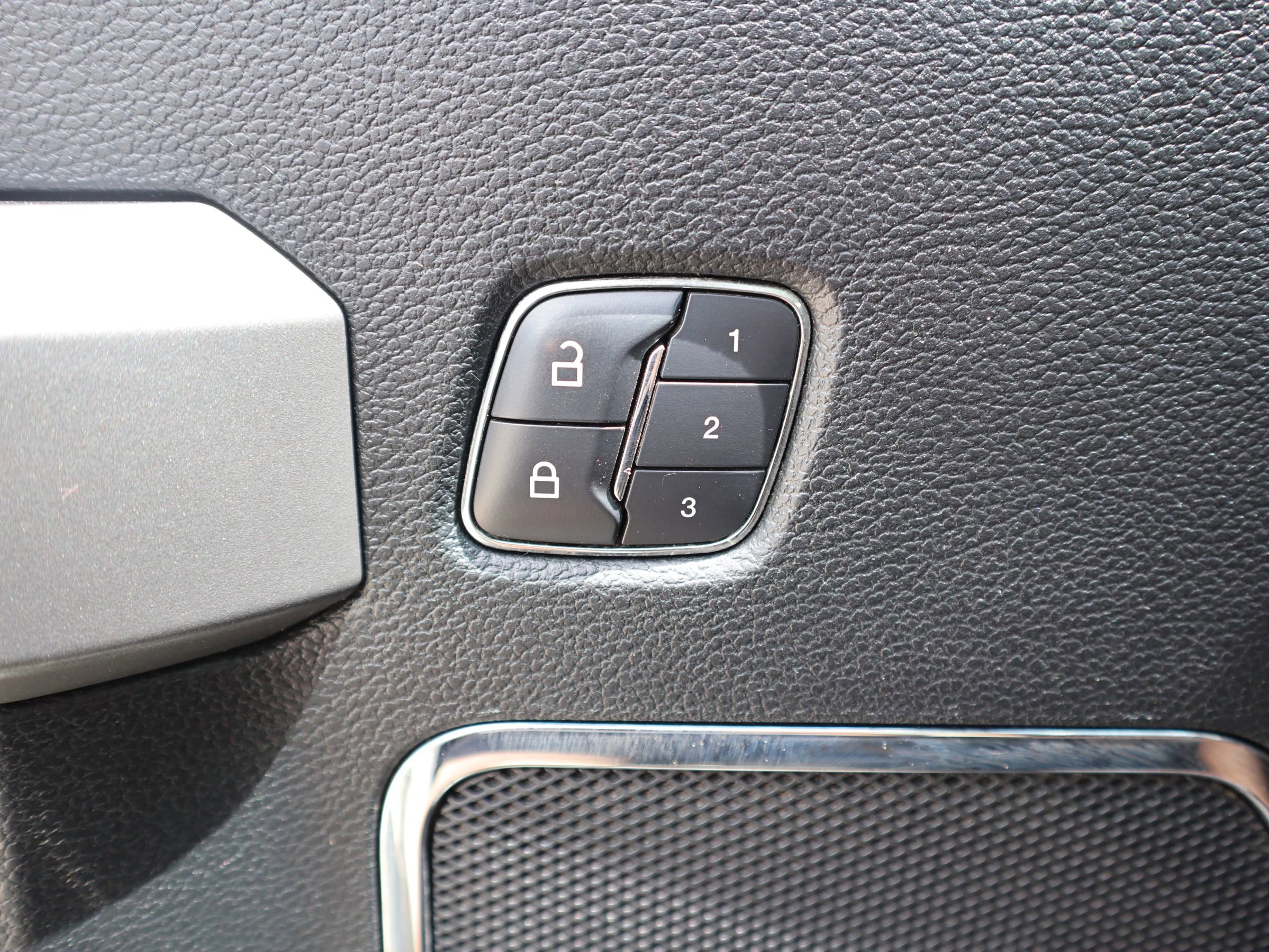 Used 2018 Ford F250 Platinum w/ Platinum Ultimate Package image 25