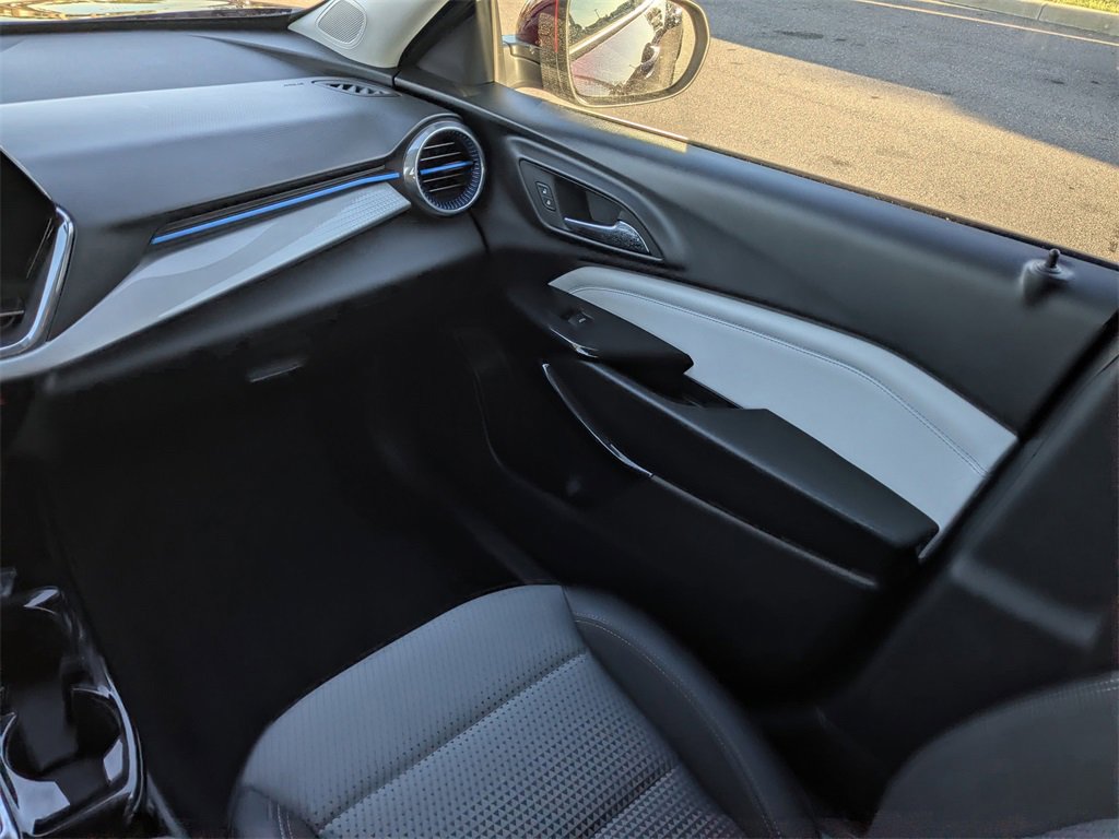 Certified 2025 Chevrolet Trax LT image 18