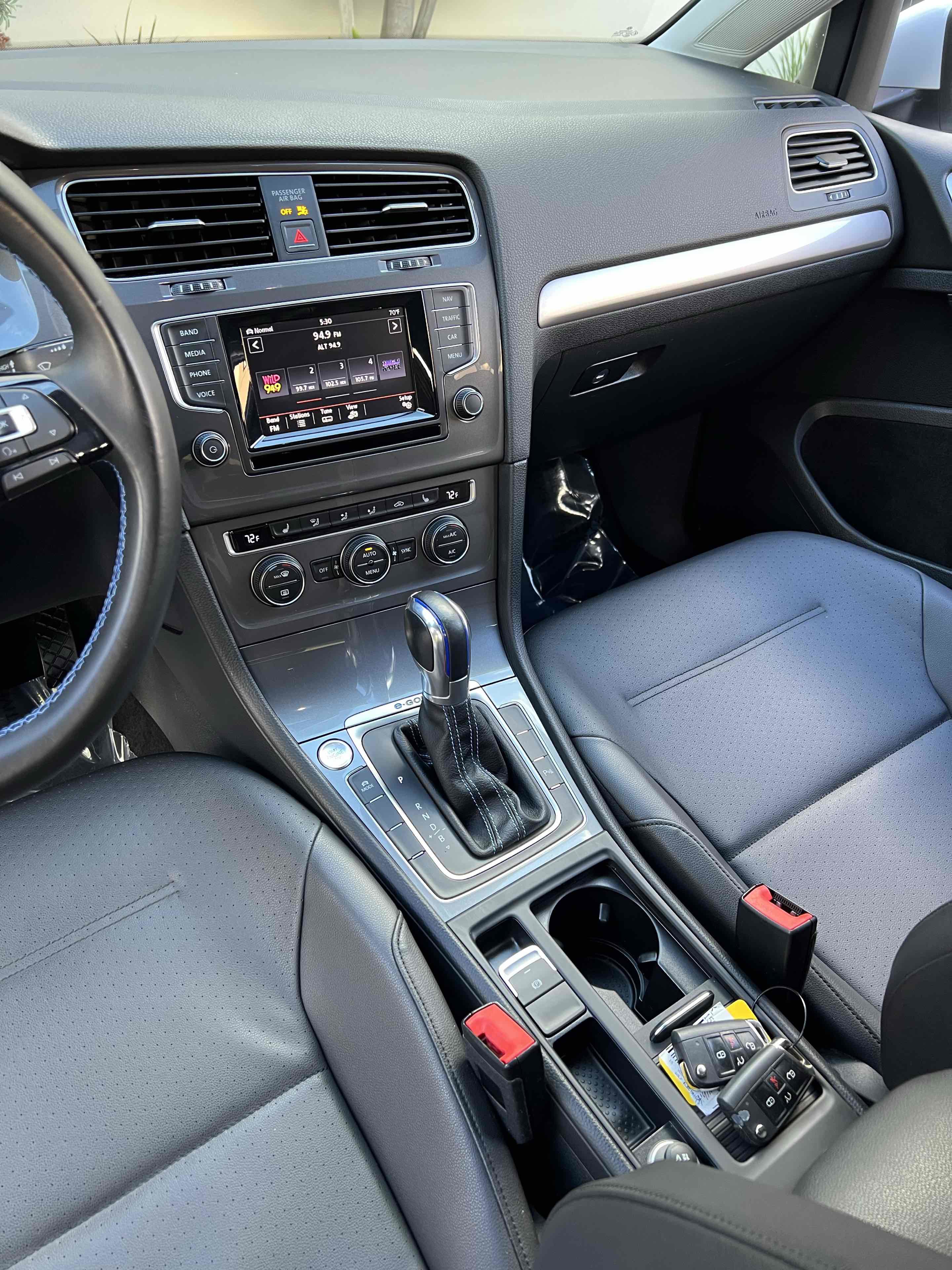 Used 2015 Volkswagen e-Golf SEL Premium FWD image 7