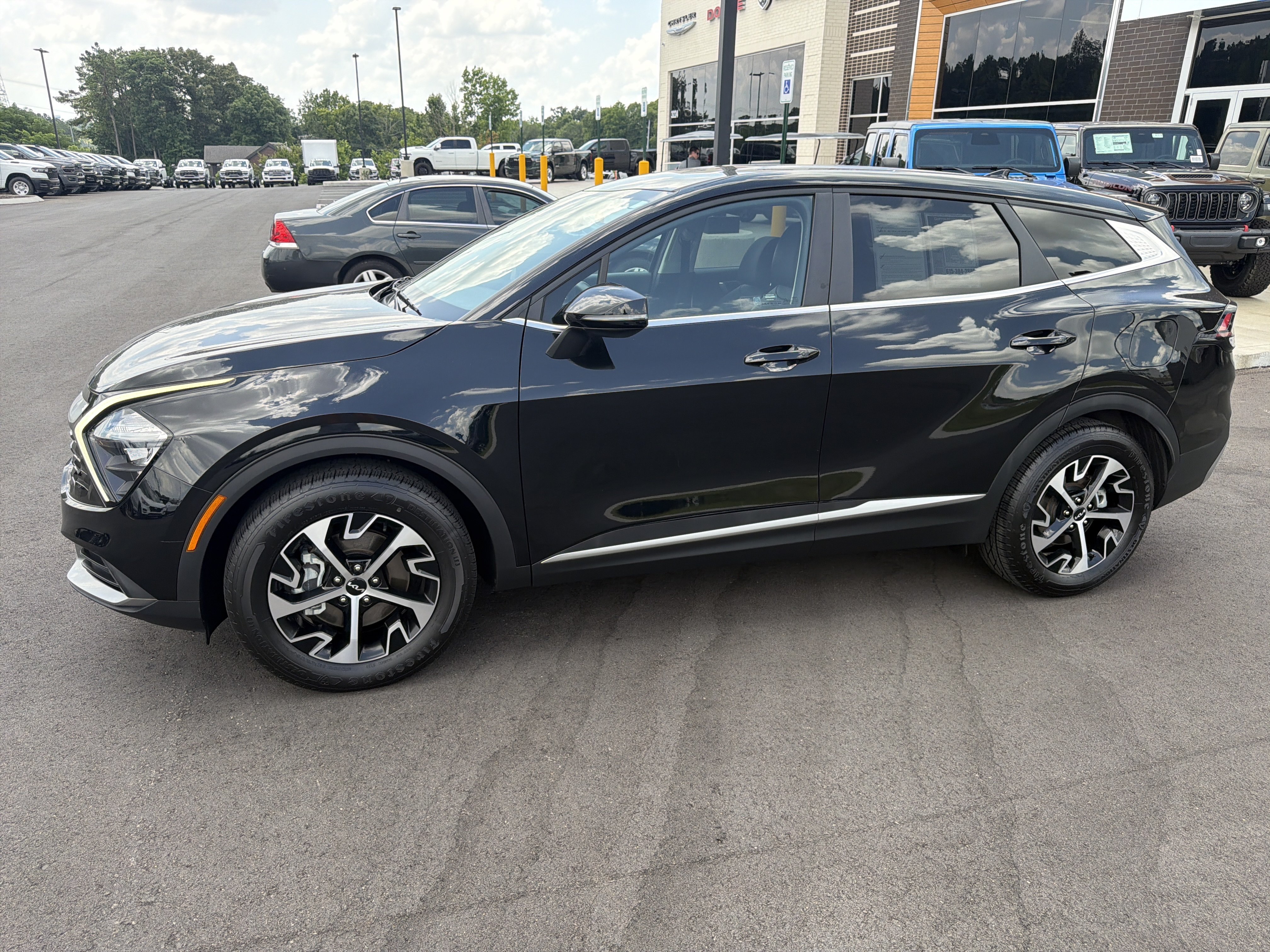 Used 2023 Kia Sportage EX FWD image 27