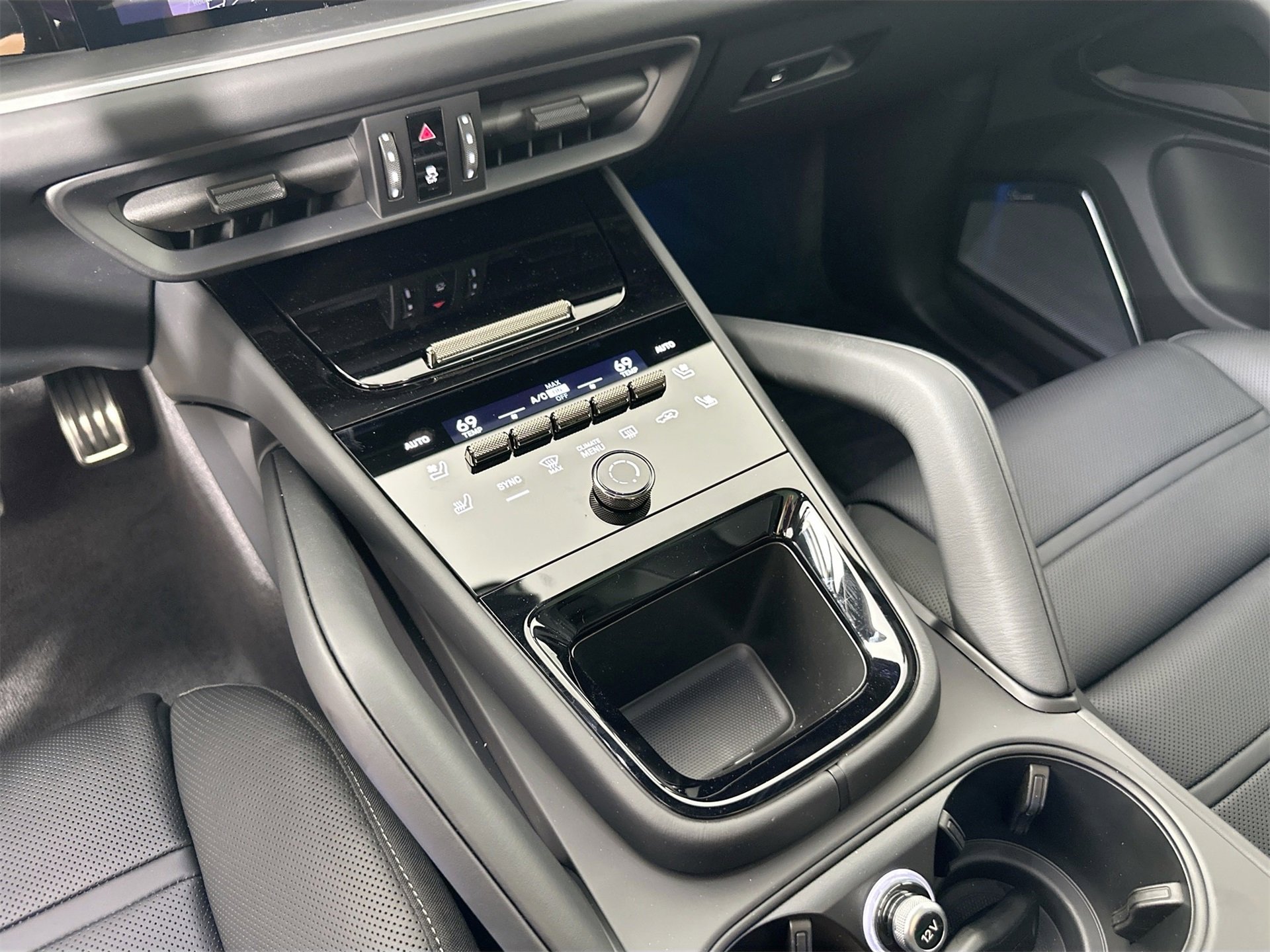 New 2026 Porsche Cayenne Turbo image 25
