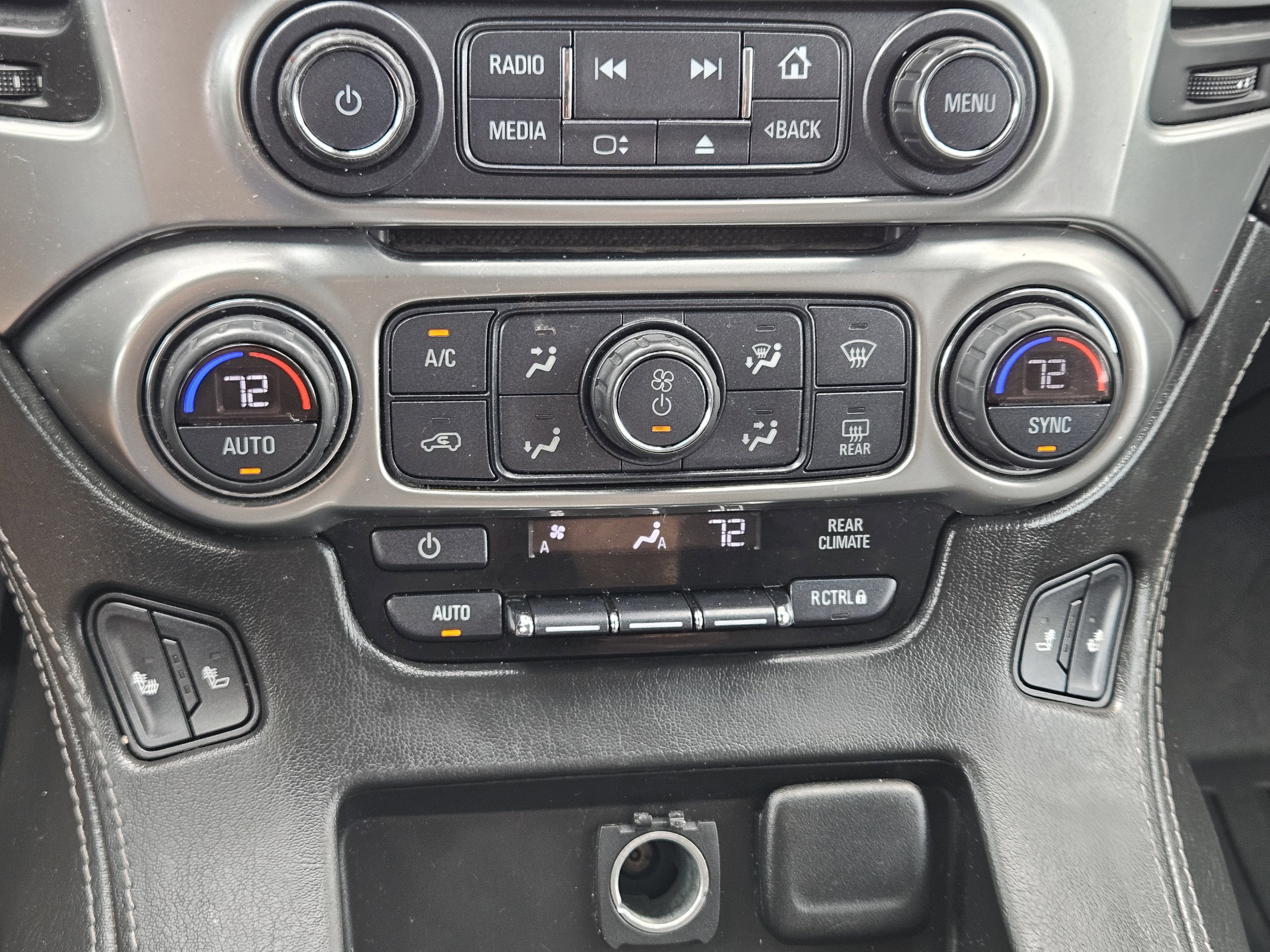 Used 2018 Chevrolet Suburban LT RWD image 19