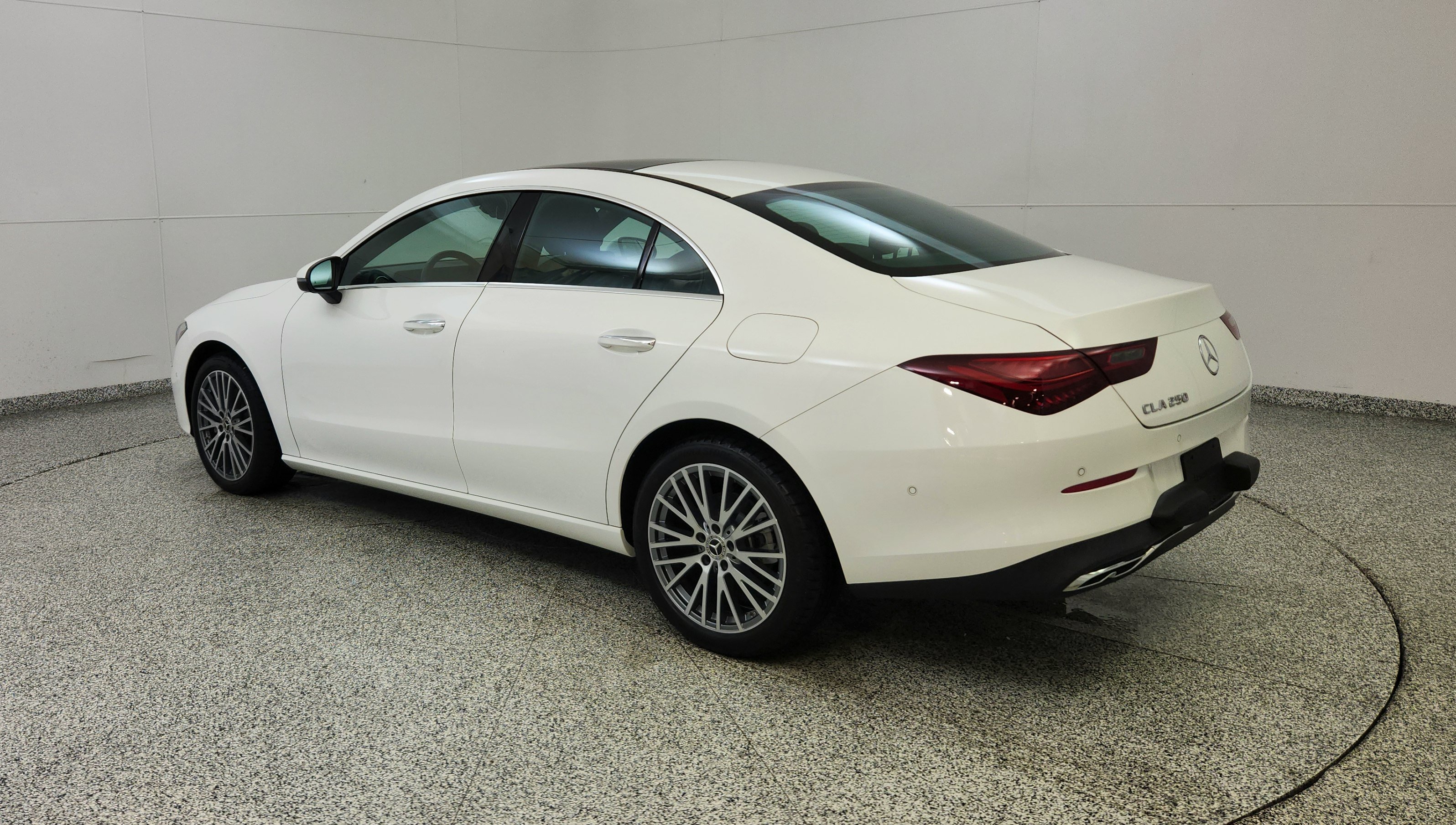 Used 2025 Mercedes-Benz CLA 250 image 5