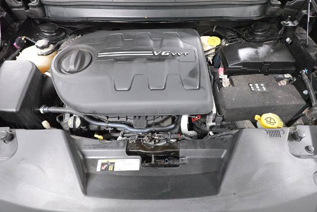 Used 2017 Jeep Cherokee Overland AWD/4WD image 35