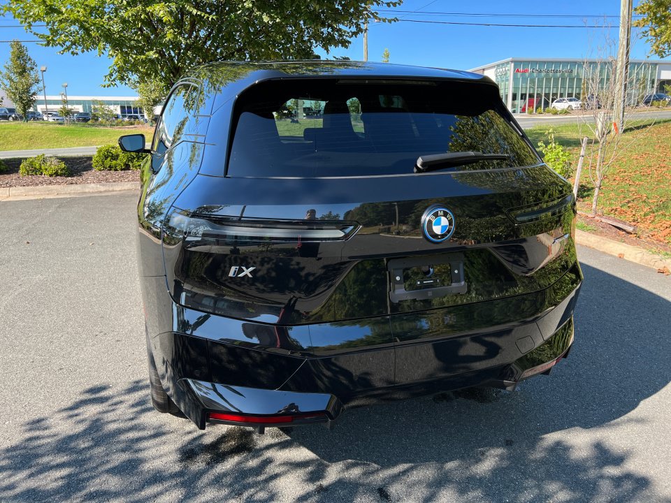 Used 2024 BMW iX xDrive50 w/ Sport Package AWD/4WD image 14
