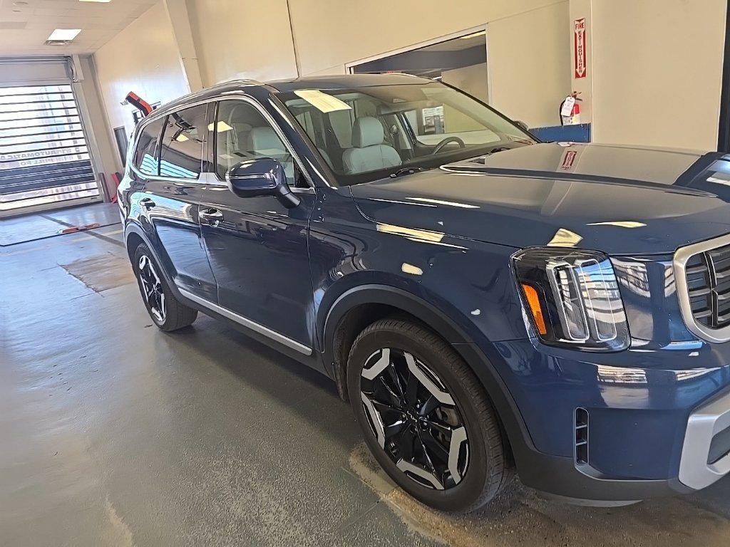 Used 2023 Kia Telluride S w/ S Sunroof Package
