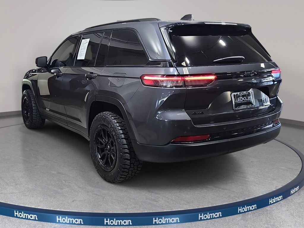 Used 2022 Jeep Grand Cherokee Altitude AWD/4WD image 8