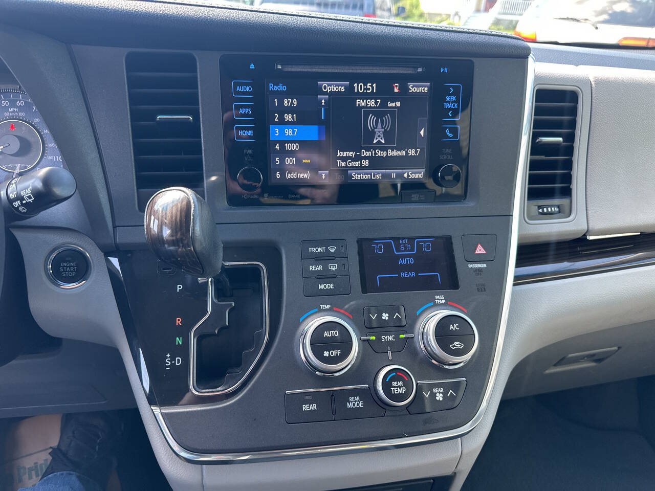 Used 2017 Toyota Sienna XLE w/ XLE Navigation Package FWD image 17