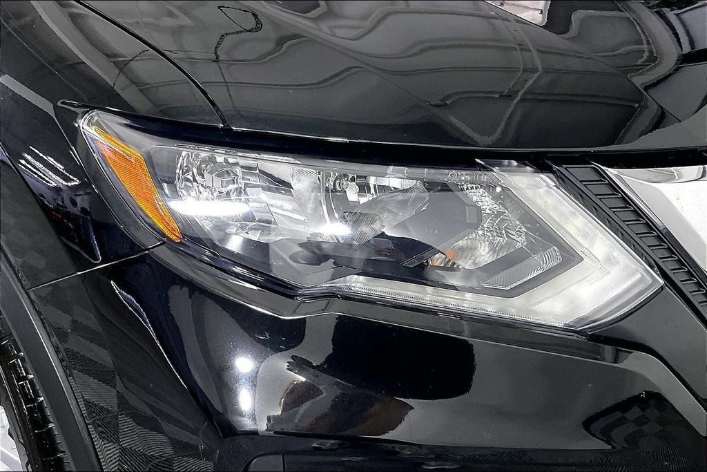 Used 2020 Nissan Rogue SV FWD image 38