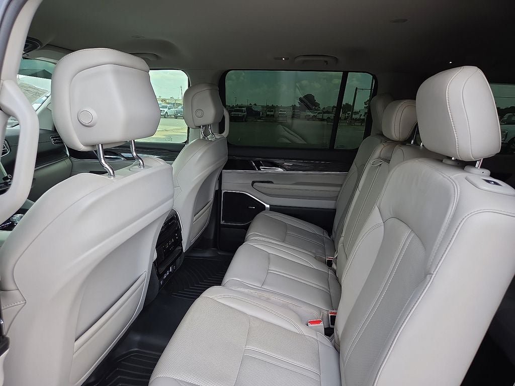 Used 2022 Jeep Wagoneer Series II RWD image 17