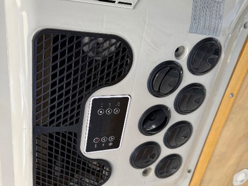 Used 2024 Ford Transit 250 148 Medium Roof Extended AWD w/ Load Area Protection Package image 40