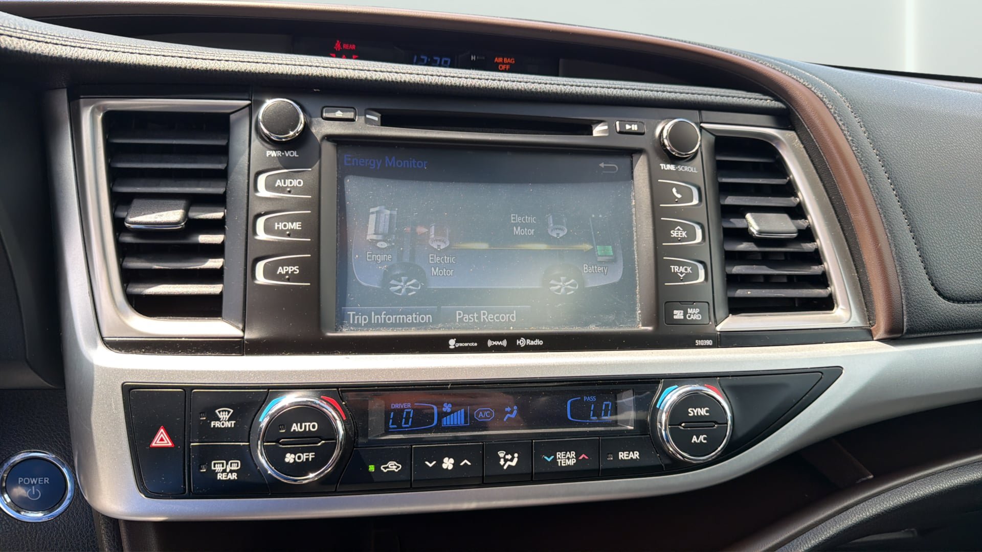 Used 2019 Toyota Highlander XLE AWD/4WD image 23