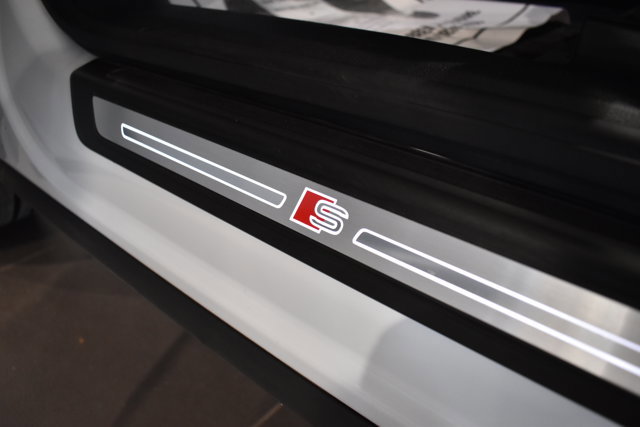 Used 2025 Audi SQ5 Premium Plus w/ Premium Plus Package image 37