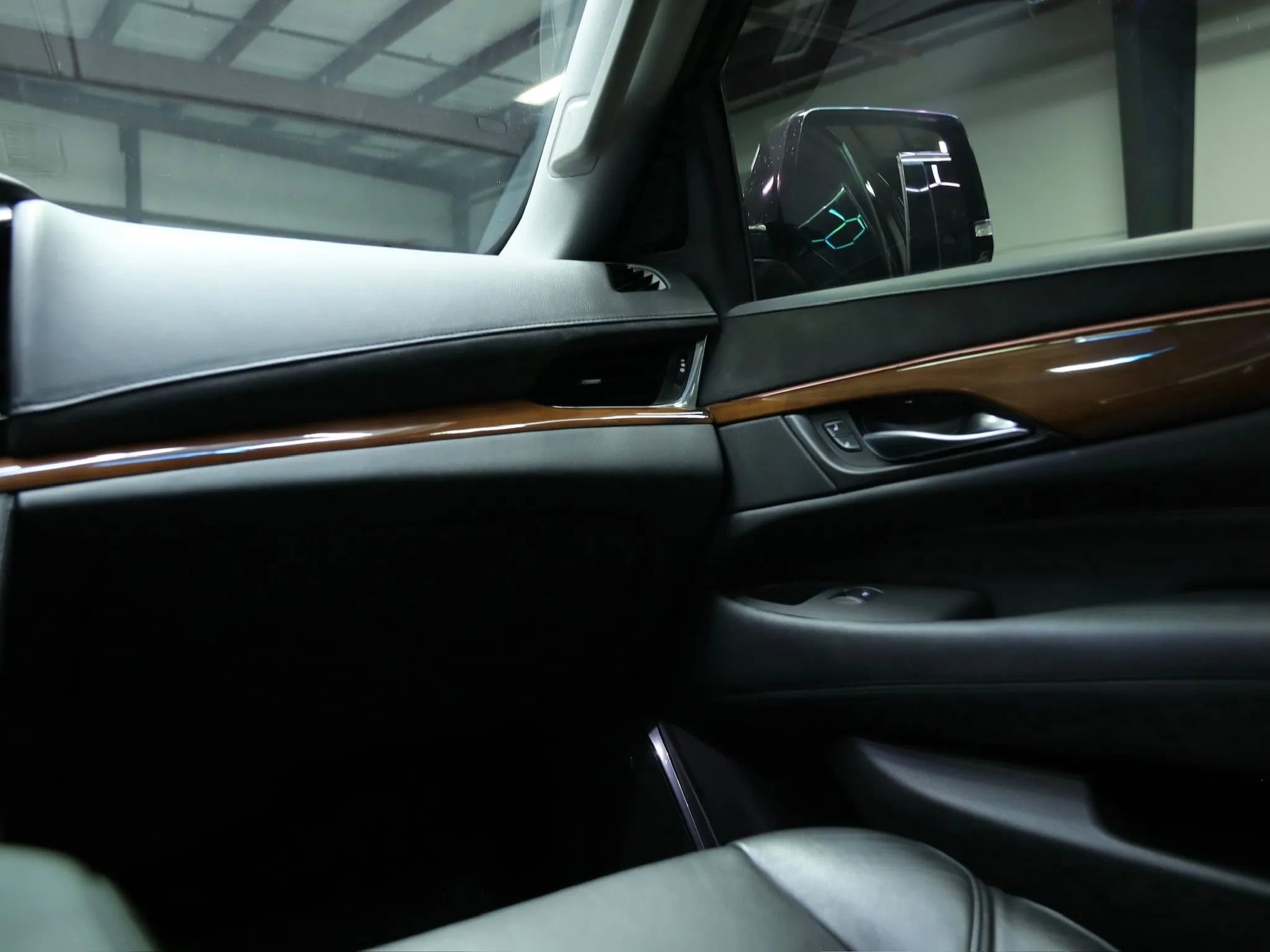 Used 2017 Cadillac Escalade Luxury image 41