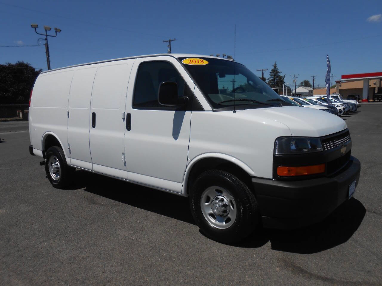 Used 2018 Chevrolet Express 2500 image 3