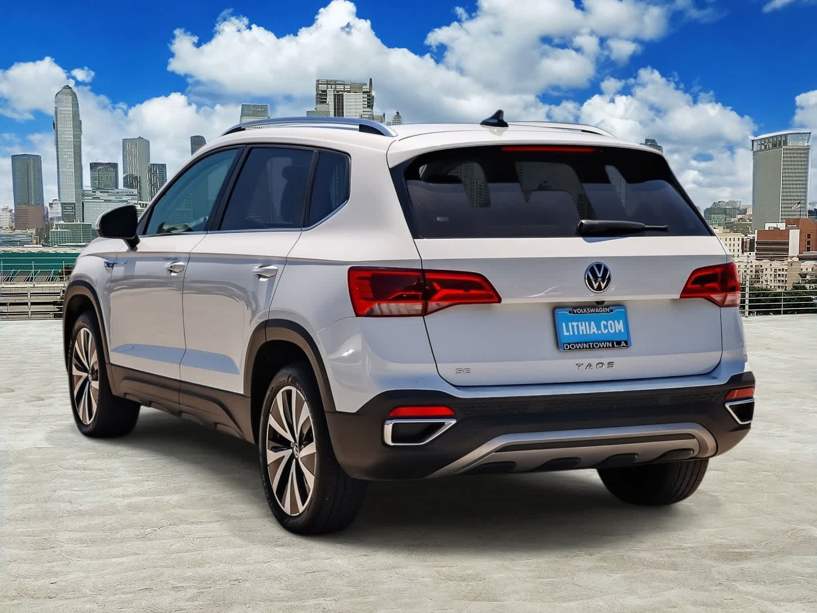Certified 2022 Volkswagen Taos SE FWD image 6