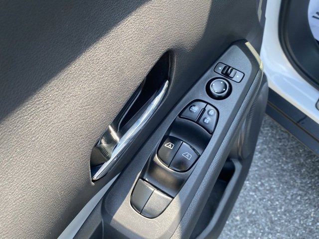 Used 2022 Nissan Kicks SR w/ Premium Package image 13