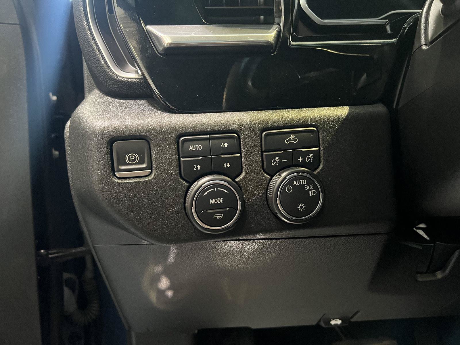 Used 2023 Chevrolet Silverado 1500 LT w/ Z71 Off-Road Package AWD/4WD image 40