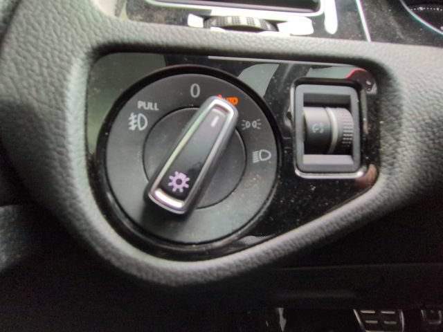 Used 2020 Volkswagen GTI SE FWD image 31