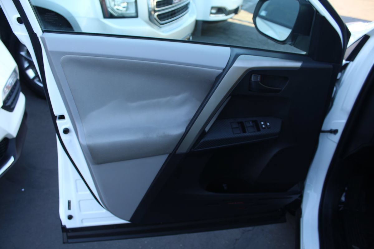 Used 2013 Toyota RAV4 LE AWD/4WD image 15