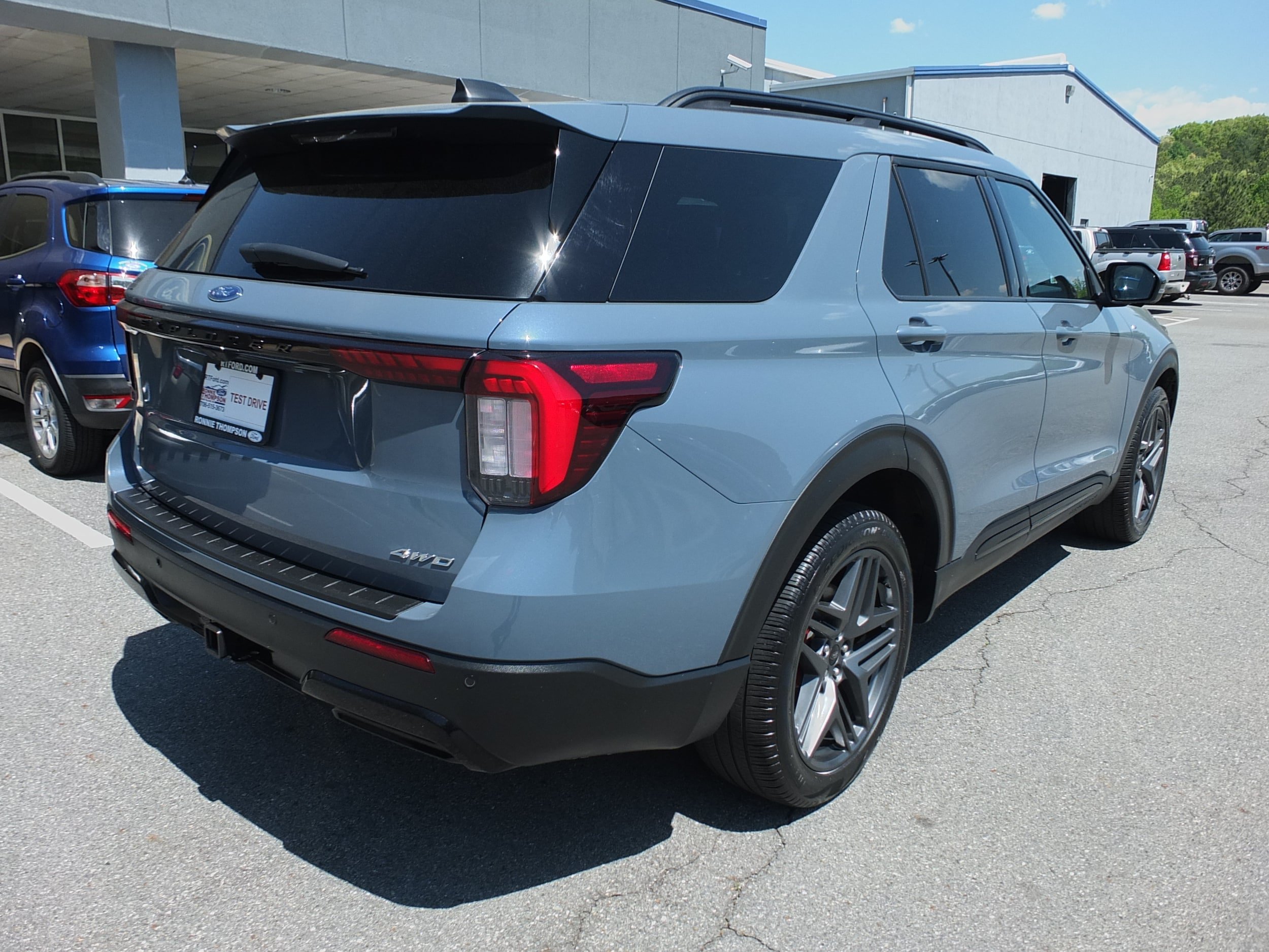Used 2025 Ford Explorer ST-Line w/ Premium Package AWD/4WD image 3
