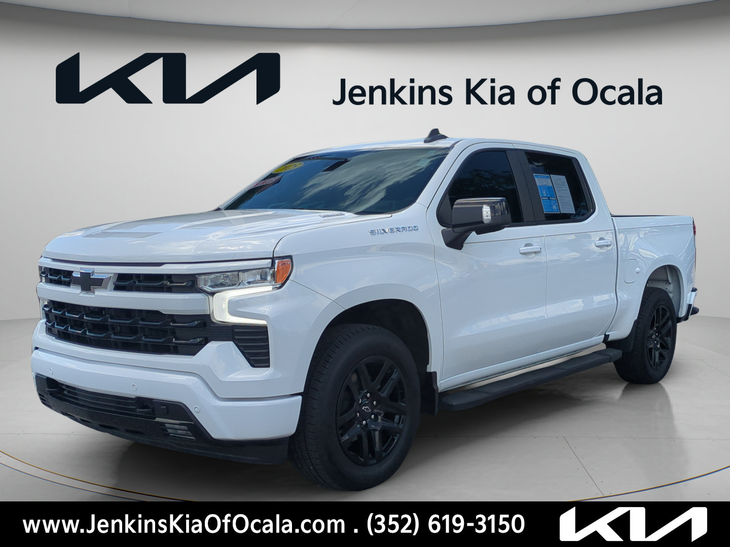 Used 2025 Chevrolet Silverado 1500 RST w/ Convenience Package II RWD image 4