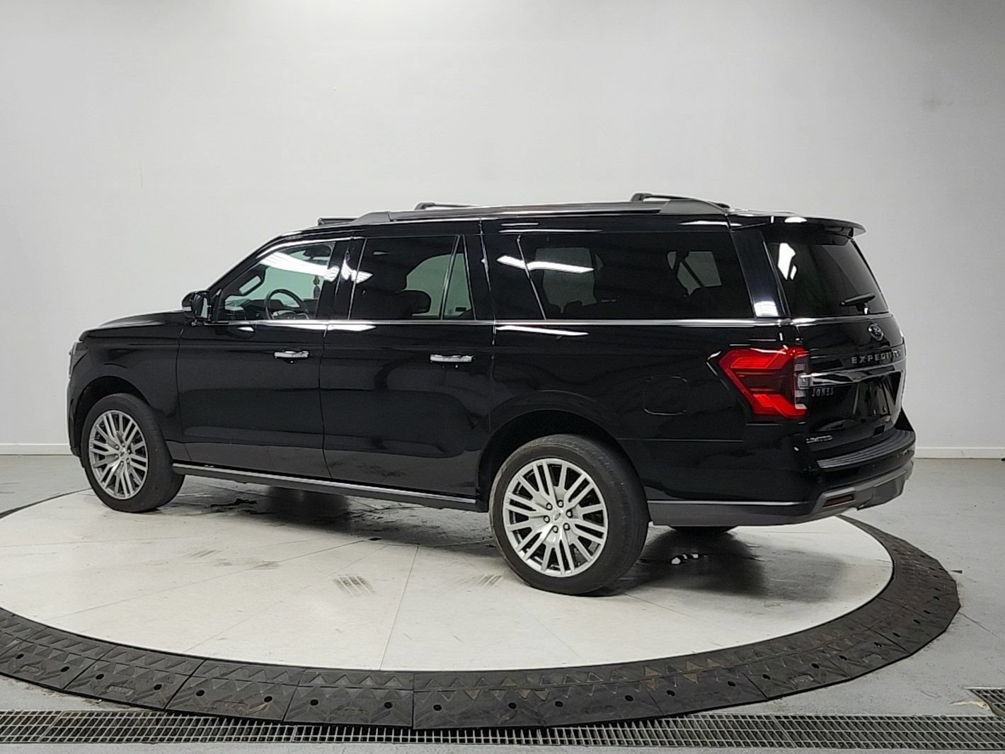 Used 2023 Ford Expedition Max Limited AWD/4WD image 5