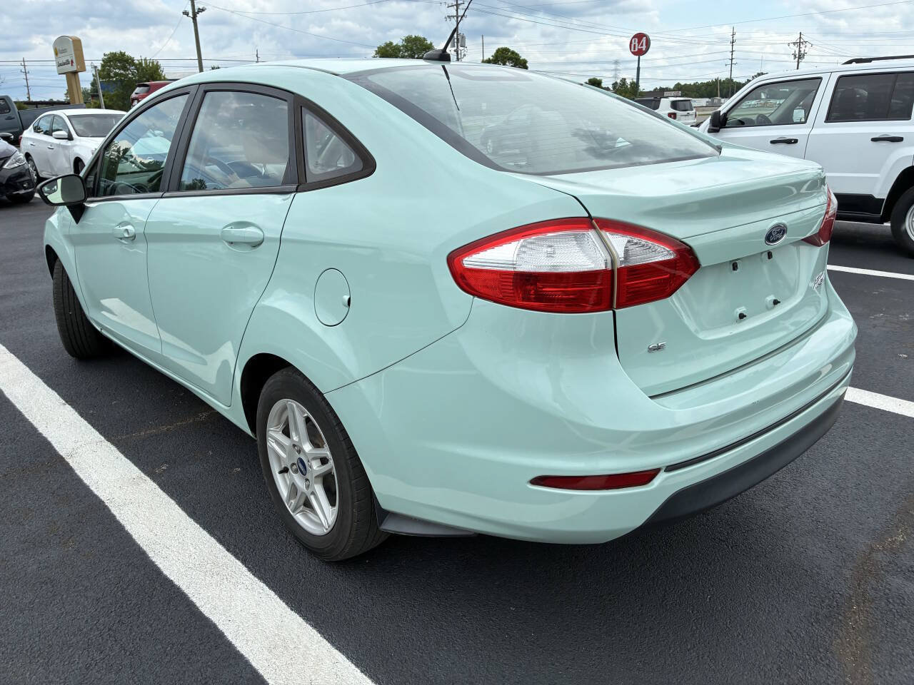 Used 2017 Ford Fiesta SE FWD image 6